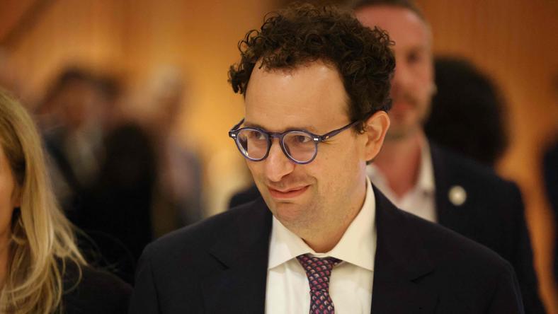 Anthropic向中国大模型发难,马斯克都看不下去了